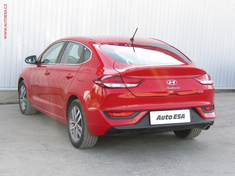 Hyundai i30 (2019) 1.6CRDi, ČR, AC, park.asist - fotka 6 z 16
