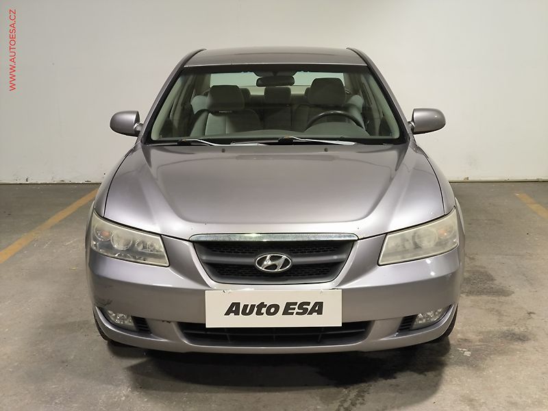 Hyundai Sonata (2009) 2.4i, ČR - fotka 2 z 17
