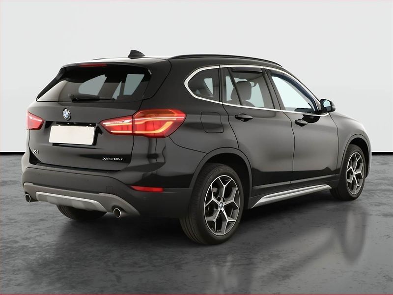 BMW X1 (2019) xDrive18d, ALU, KLIMA, ČR, 4X4 - fotka 5 z 18