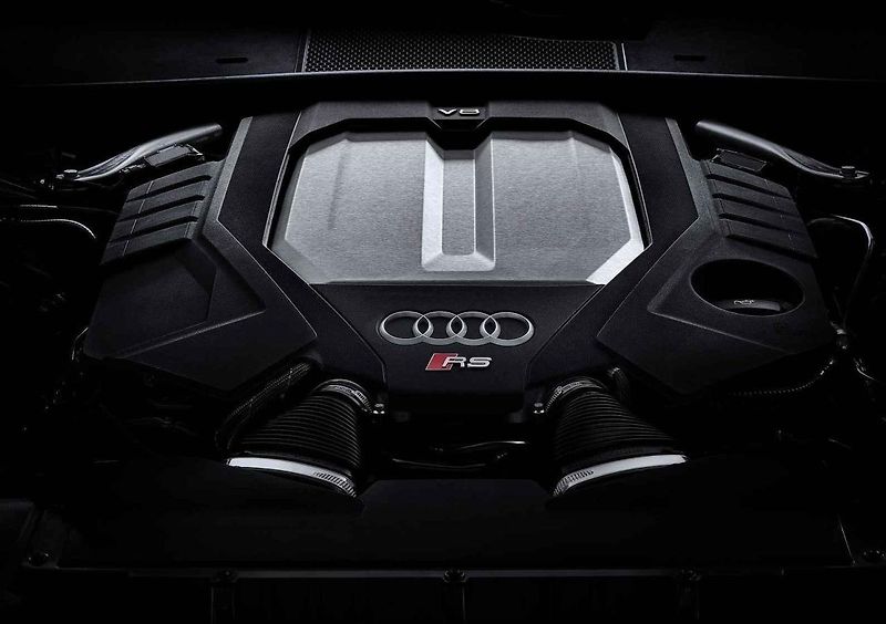 Audi RS6 Avant - současné provedení ve společnosti minulých generací