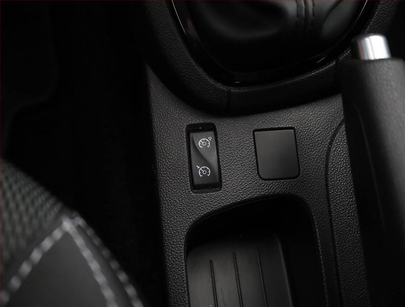 Renault Clio (2017) 1.2 16V, Tempomat - fotka 13 z 16