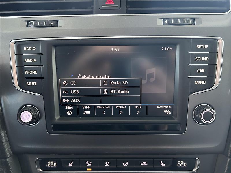 Volkswagen Golf 1,6   TDI 81kW,SERVISKA - fotka 15 z 22