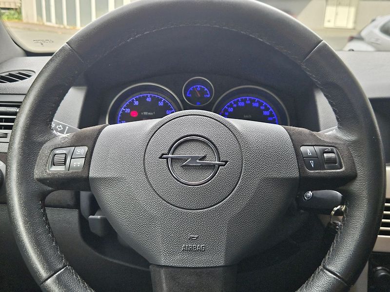 Opel Astra 1,8 ECOTEC 103kW, 2.majitel - fotka 16 z 27