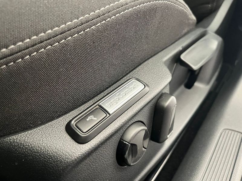 Volkswagen Passat 2.0 TDi LED SVĚTLA, rezervace - fotka 28 z 96