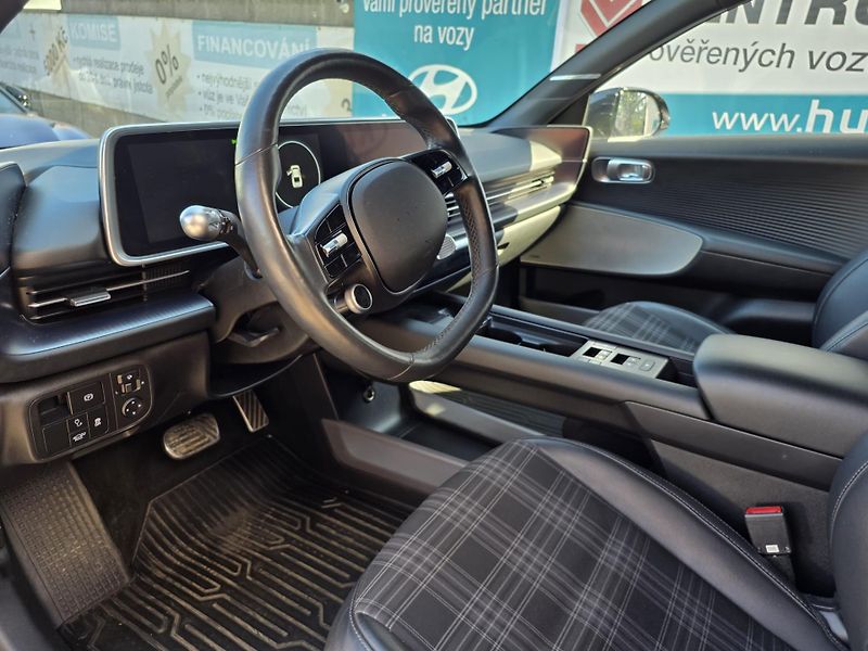 Hyundai Ioniq 6 PANORAMA-4x4-77,4kWh - fotka 12 z 17