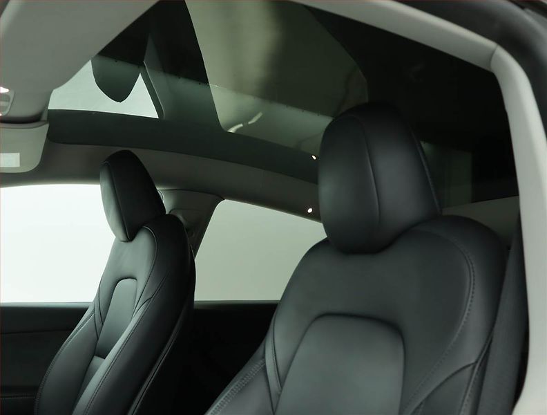 Tesla Model Y (2022) RWD LFP 60kWh, SoH 92% - fotka 16 z 20