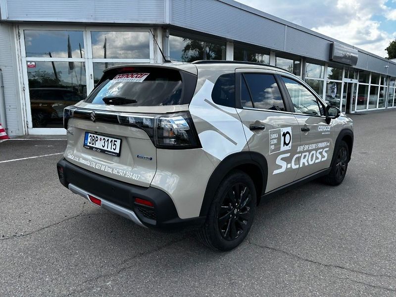 Suzuki S-Cross 4x4 Black Edition - fotka 7 z 12