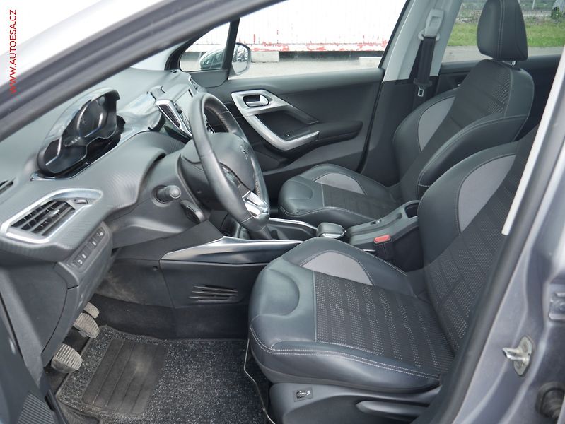 Peugeot 2008 (2015) 1.2PT, Allure - fotka 9 z 15