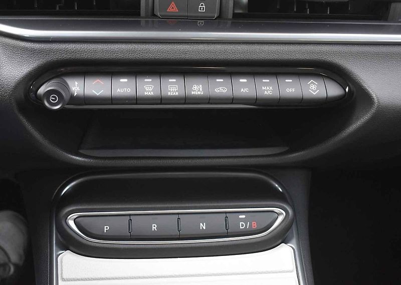 S nástrahami špatných českých cest se Fiat 600E zvládne dobře vypořádat