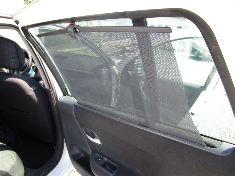 Renault Laguna Grandtour 1.9dCi, aut Klima - fotka 25 z 40