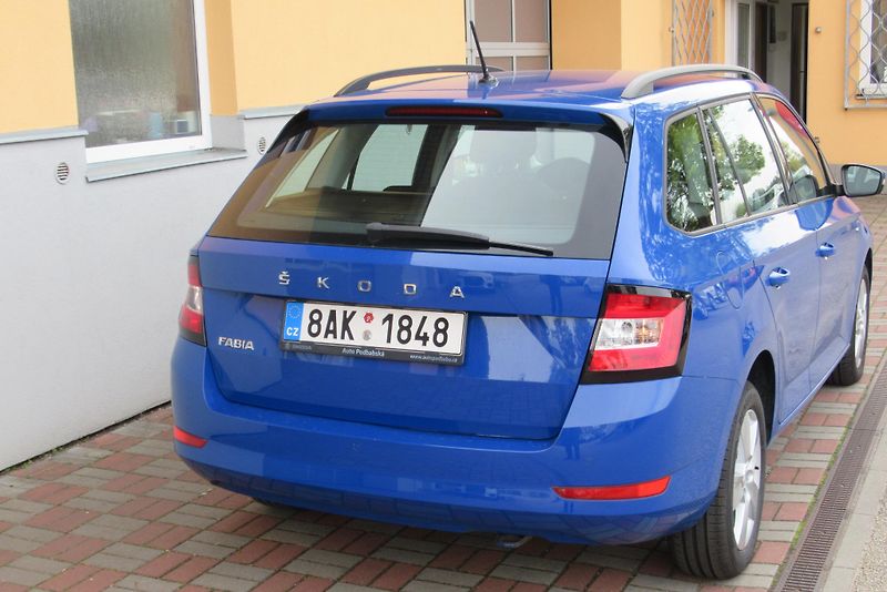 Škoda Fabia 1.0 TSi KLIMA VYHŘ. SEDADLA - fotka 8 z 25