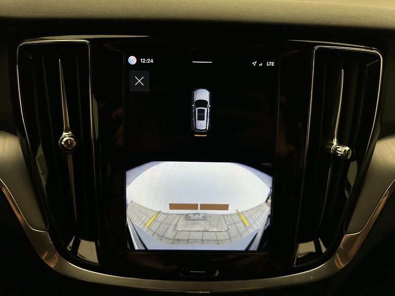 Volvo V60 2.0 B4 Core - fotka 23 z 29