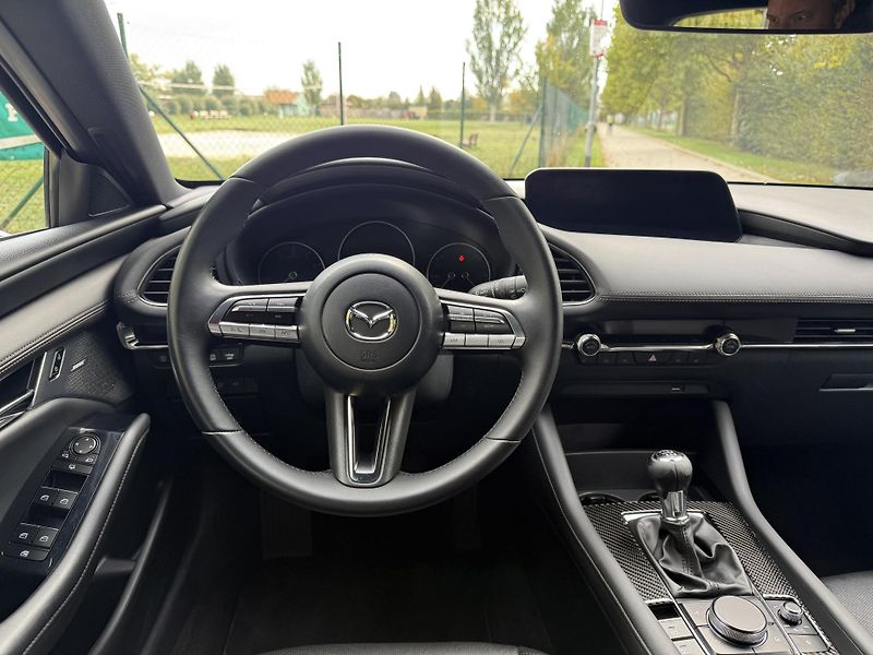 Mazda 3 2.0 Skyactiv-X Mild-Hybrid - fotka 23 z 35