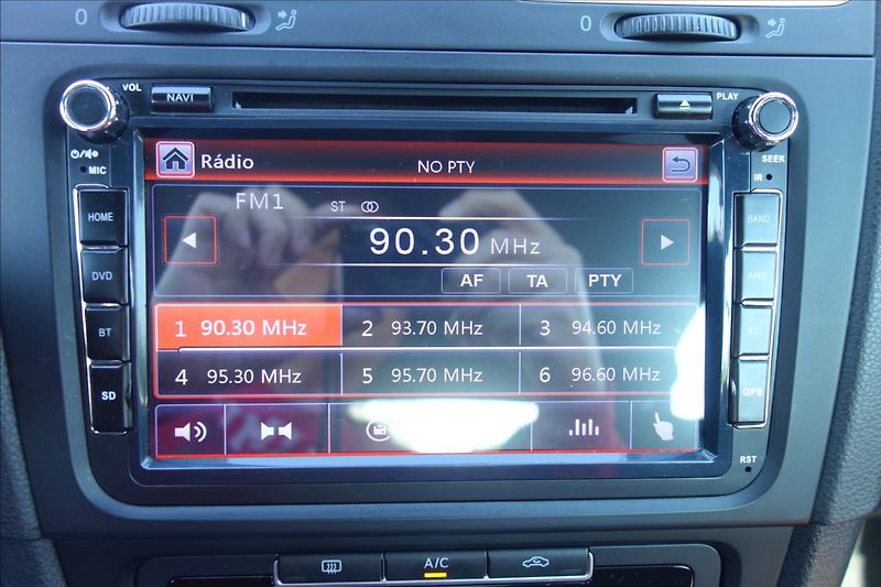 Volkswagen Golf 1,2 TSi 77KW, SERVISNÍ KNIHA. - fotka 26 z 48