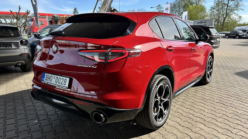 Alfa Romeo Stelvio 2.0i 280k AWD Veloce - fotka 7 z 12