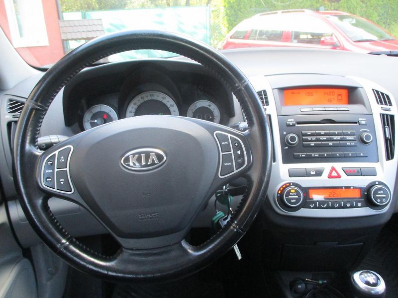Kia Ceed 1.6 CRDi 16V - fotka 16 z 30
