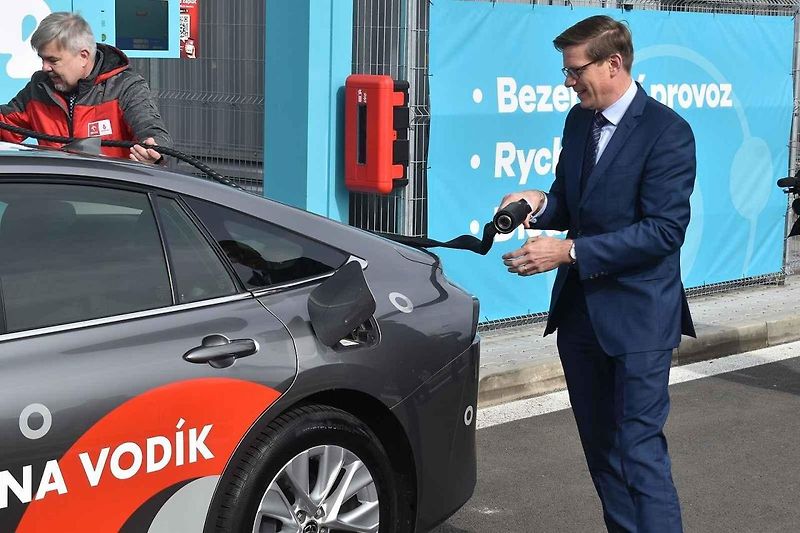 Takovýchto vodíkových stanic mají být do konce desetiletí v ČR desítky