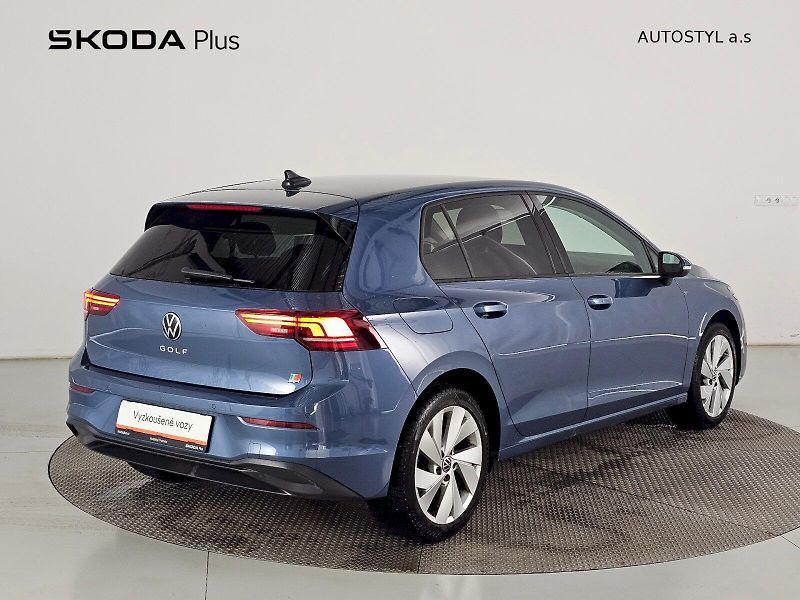 Volkswagen Golf (2024) 1,5 TSI 85kW LIFE - fotka 2 z 27