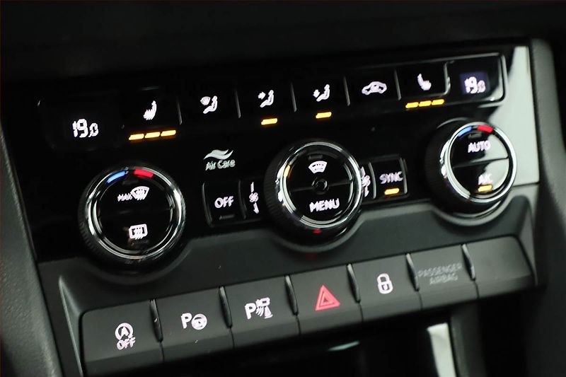Škoda Karoq (2025) 2.0 TDI, SPORTLINE, KEYLESS - fotka 13 z 19