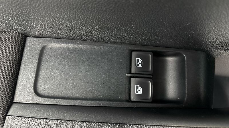 Škoda Fabia 1.0 TSI Ambition Combi - fotka 22 z 24