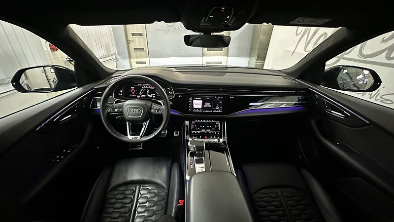 Audi RS Q8 TOP STAV / PLNÁ VÝBAVA  - fotka 31 z 54