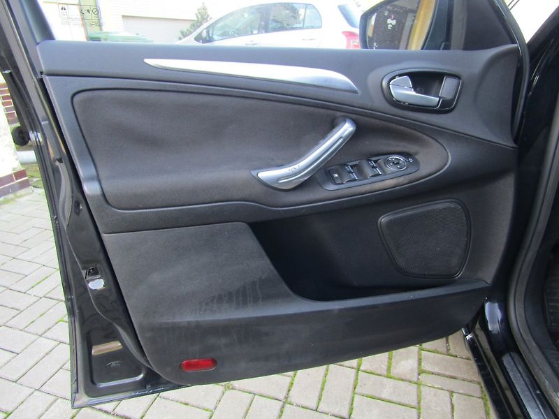 Ford S-MAX (2008) 1.8 TDCi 92kW  7 MÍST - fotka 17 z 35