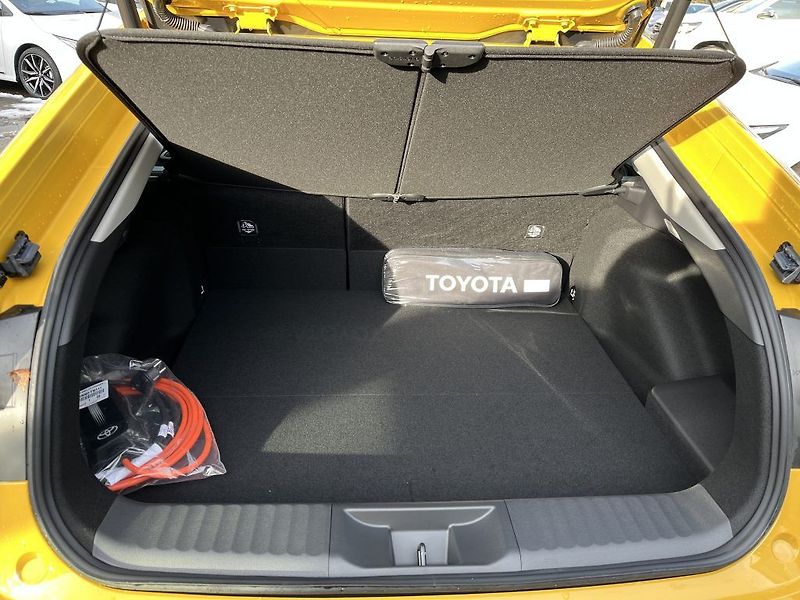 Toyota Prius 2.0L PHEV Prestige - fotka 8 z 25