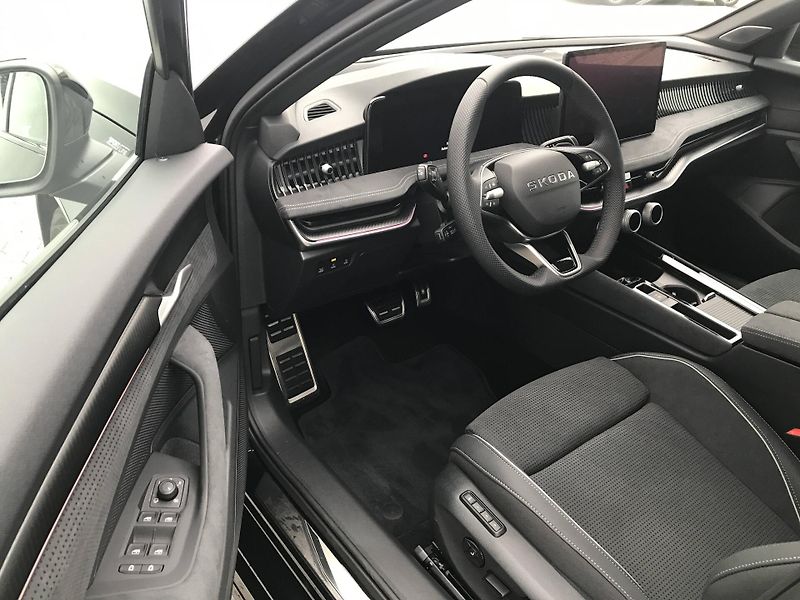 Škoda Superb (2025) Sportline 7DSG 2,0TDI - fotka 5 z 24