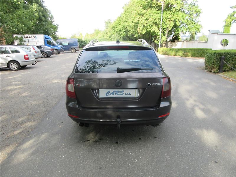 Škoda Superb 2,0 TDi Závada Přev. Panorama - fotka 8 z 30