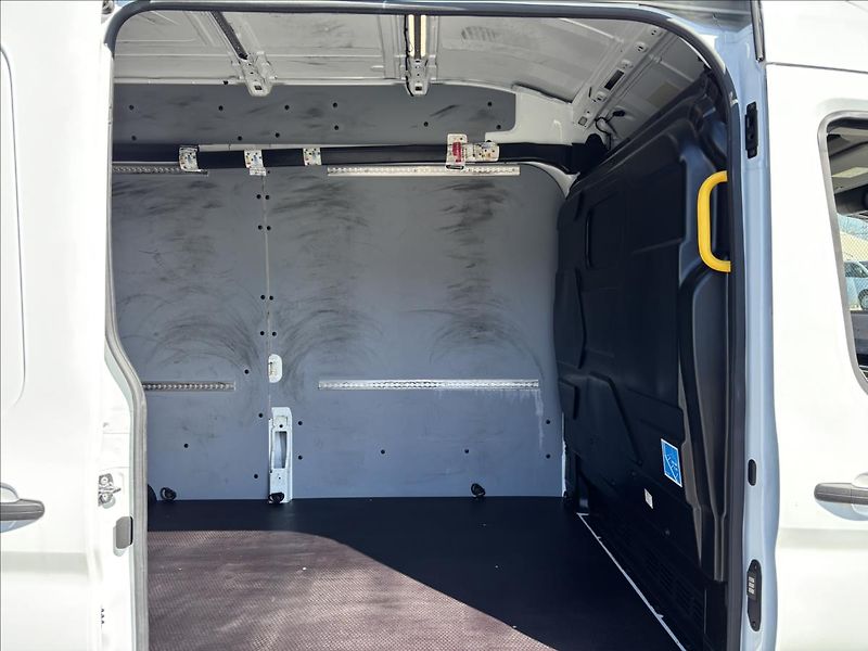 Ford Transit 2,0 Trend 96kW L4H3 DPH - fotka 14 z 35