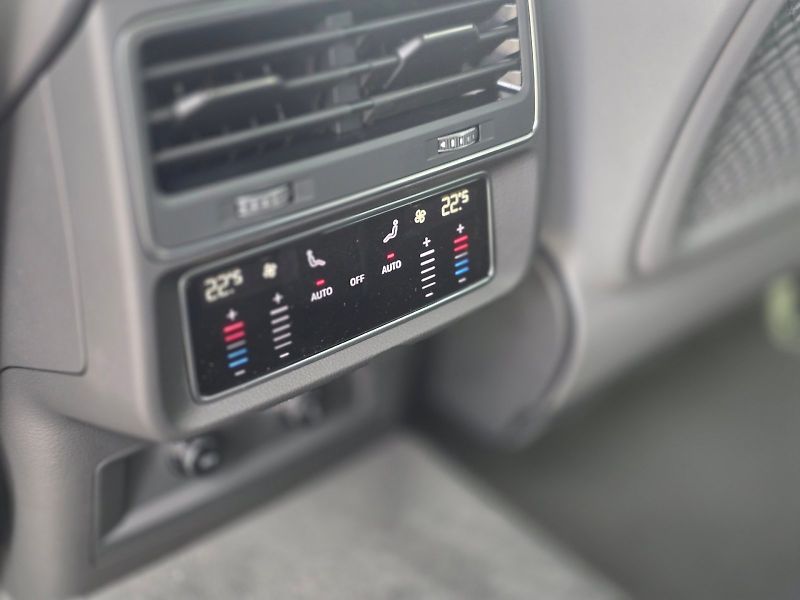 Audi Q8 (2025) SUV 50 TDI quattro - fotka 13 z 24