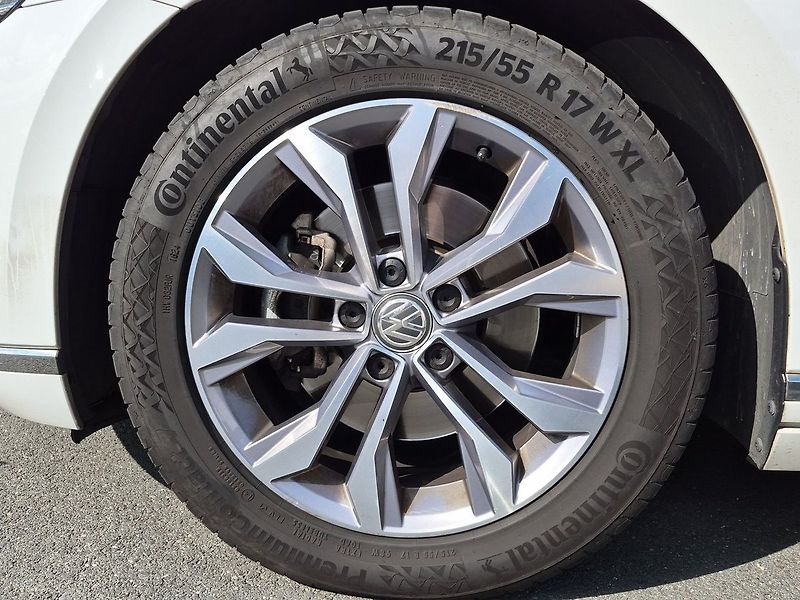 Volkswagen Passat Elegance Variant 2.0 TDI 110kw - fotka 24 z 24