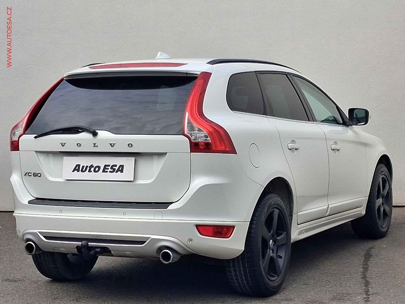 Volvo XC60 (2011) 2.4 D5 AWD, R-design - fotka 4 z 19