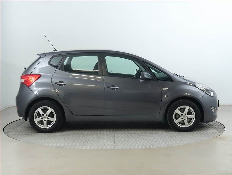 Hyundai ix20 (2016) 1.6 CVVT, Park. senzory - fotka 6 z 14