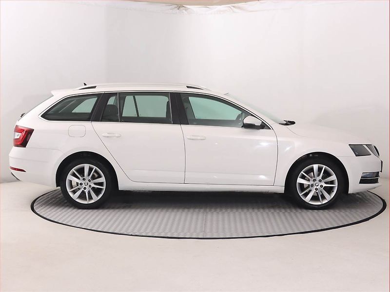 Škoda Octavia (2019) Style 1.5 TSI, Automat - fotka 6 z 19