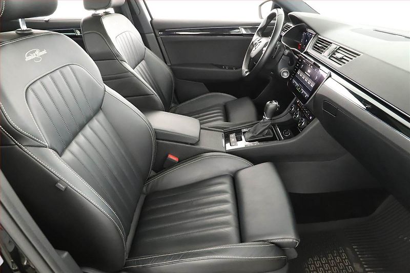 Škoda Superb (2022) Laurin&Klement iV 1.4 TSI PHEV - fotka 7 z 23