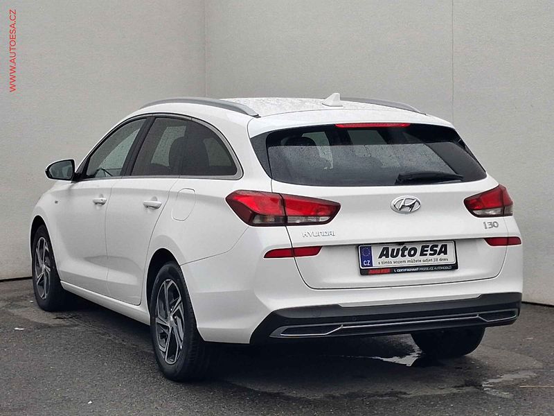 Hyundai i30 (2023) 1.5 T-GDi 48V, 1.maj,ČR - fotka 6 z 18