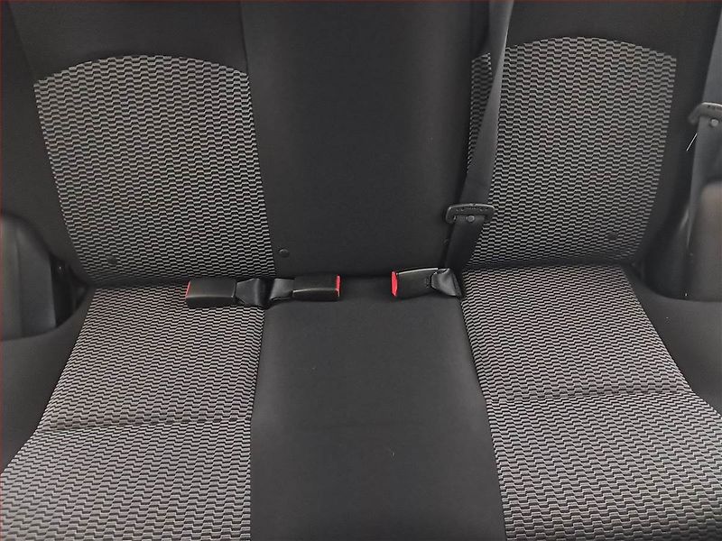 Nissan Micra (2015) 1.2 12V - fotka 10 z 15