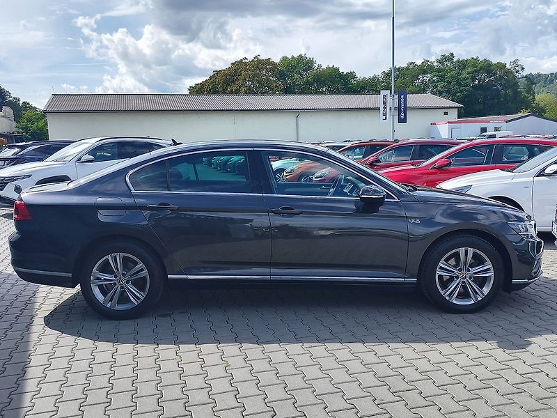 Volkswagen Passat 2.0 TDI/110kW Elegance DSG - fotka 4 z 37