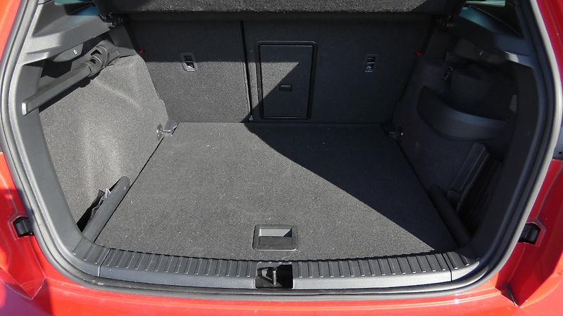 Škoda Karoq 1,5 TSI Sportline Exclusive DS - fotka 21 z 27