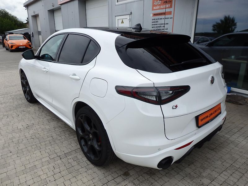 Alfa Romeo Stelvio 2.0 TURBO Q4 ZÁLOHOVÁNO - fotka 5 z 20