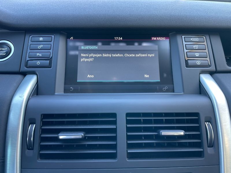 Land Rover Discovery Sport (2017) 2.0Td4 110kW HSE - fotka 23 z 29