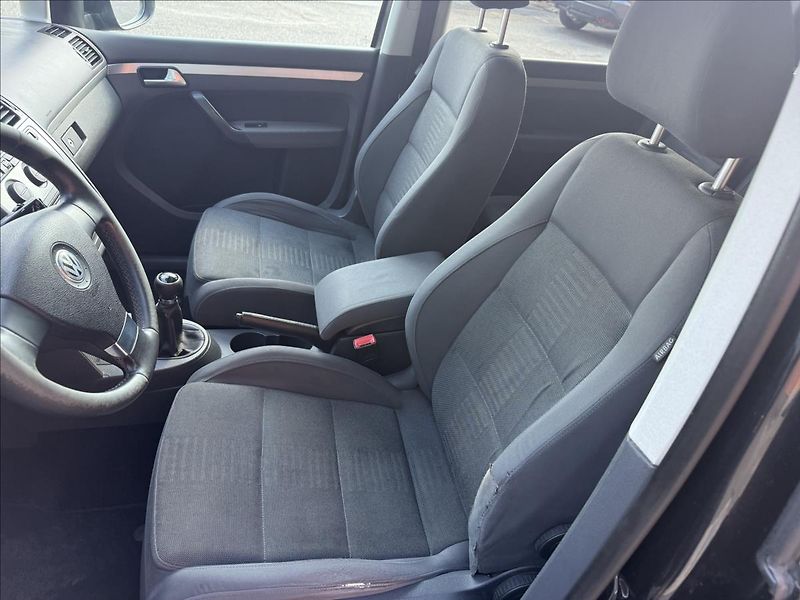 Volkswagen Touran 1,4 TSi Higline - fotka 16 z 29