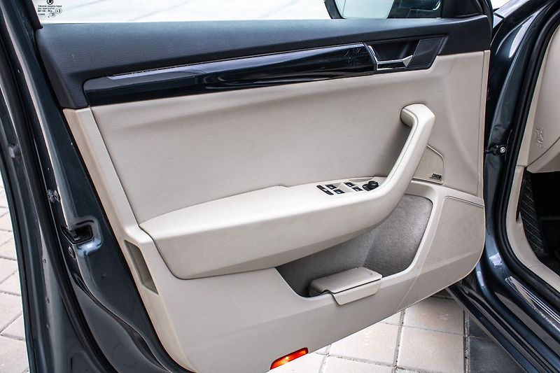Škoda Superb Laurin Klement - fotka 32 z 44