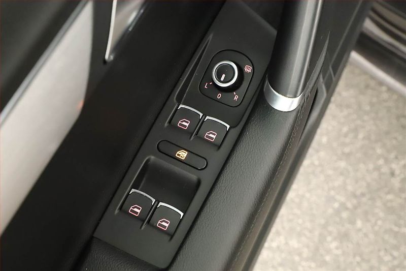 Volkswagen Passat (2011) 2.0 TDI, 4X4, Automat - fotka 11 z 15