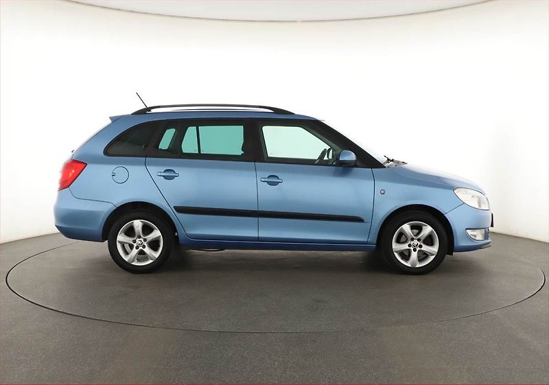 Škoda Fabia (2013) Ambition 1.2 TSI, Serv.kniha - fotka 6 z 12