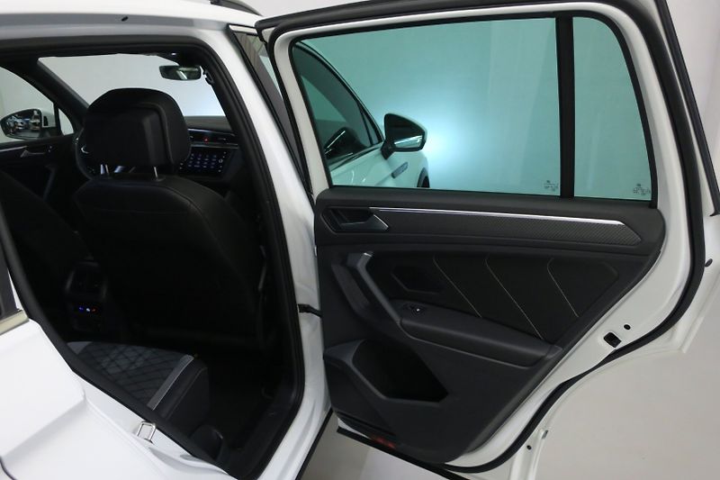 Volkswagen Tiguan (2022) R-line 2,0TDI 147 KW 4M DSG - fotka 40 z 49