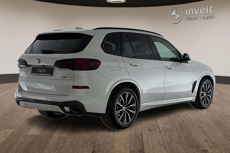 BMW X5 xDrive30d - fotka 3 z 18