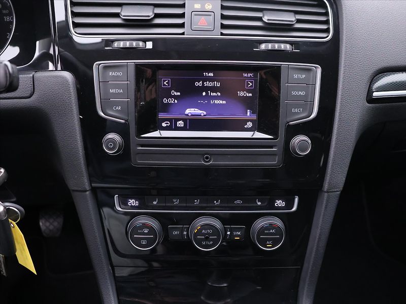 Volkswagen Golf 1,4 TSI Highline Serv.kniha - fotka 15 z 25