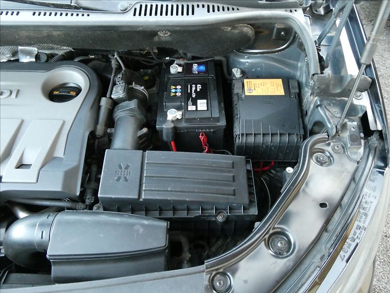 Volkswagen Touran 1,6 TDi 77kW 7.MÍST,navigace - fotka 39 z 43